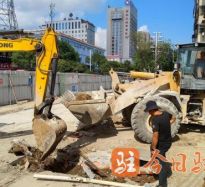 国产老头老太太aaa高温下的坚守｜道路建设者用汗水铺就畅通路